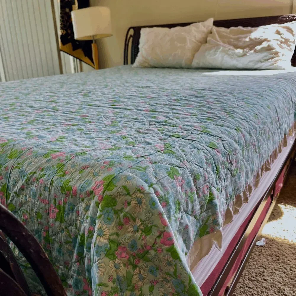 Vintage Hand Stitched Quilt 87x69 Retro Patchwork Diamond Baby Washcloth Ruffle